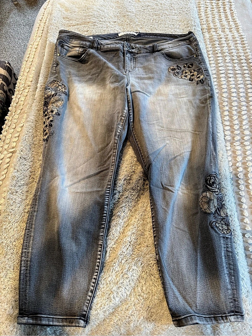 Torrid Ankle Skinny Embroidered Jeans Waist 20R Gray